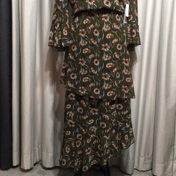 Asymmetrical Ruffle Dress - Picture 3 of 8